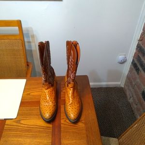 1 pair of 10.5 Laredo Ostrich Print boots.